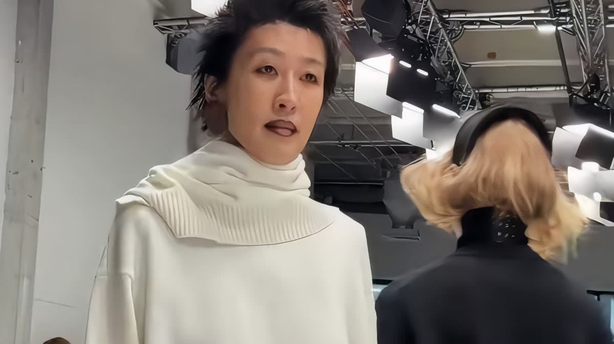 Hong Jin-kyung Membuktikan Para Peragu Salah dengan Berjalan di Paris Fashion Week pada Usia 50 — 3 Makanan di Sebalik…