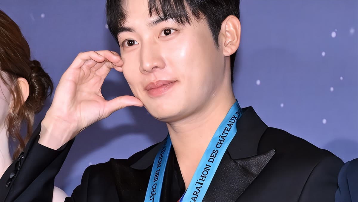 Pelakon Korea yang Menghantar Makanan pada Hari Anugerah, dan Juga Berlari Maraton