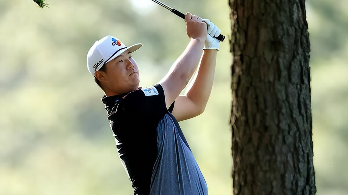 Song Joong-ki Berpakaian Putih di Augusta — Sebagai Caddie Im Sung-jae di Masters