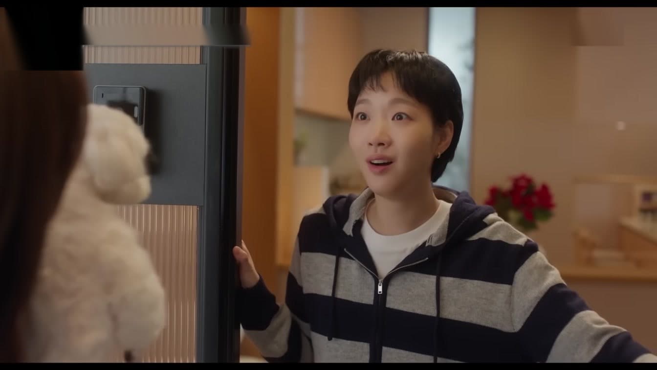 Kim Go Eun Tidak Dapat Berhenti Ketawa Selepas Babak Stunt Sendiri