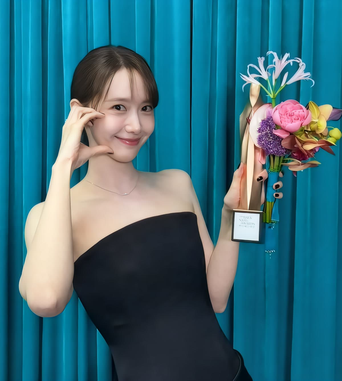 Yoona dan Suzy Pakai Gaun Sama di Baeksang Arts Awards ke-62