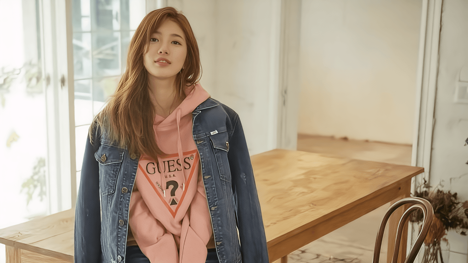 Suzy Mempesonakan dalam Kempen GUESS 2026 Spring Denim, Bersedia untuk Debut Disney+
