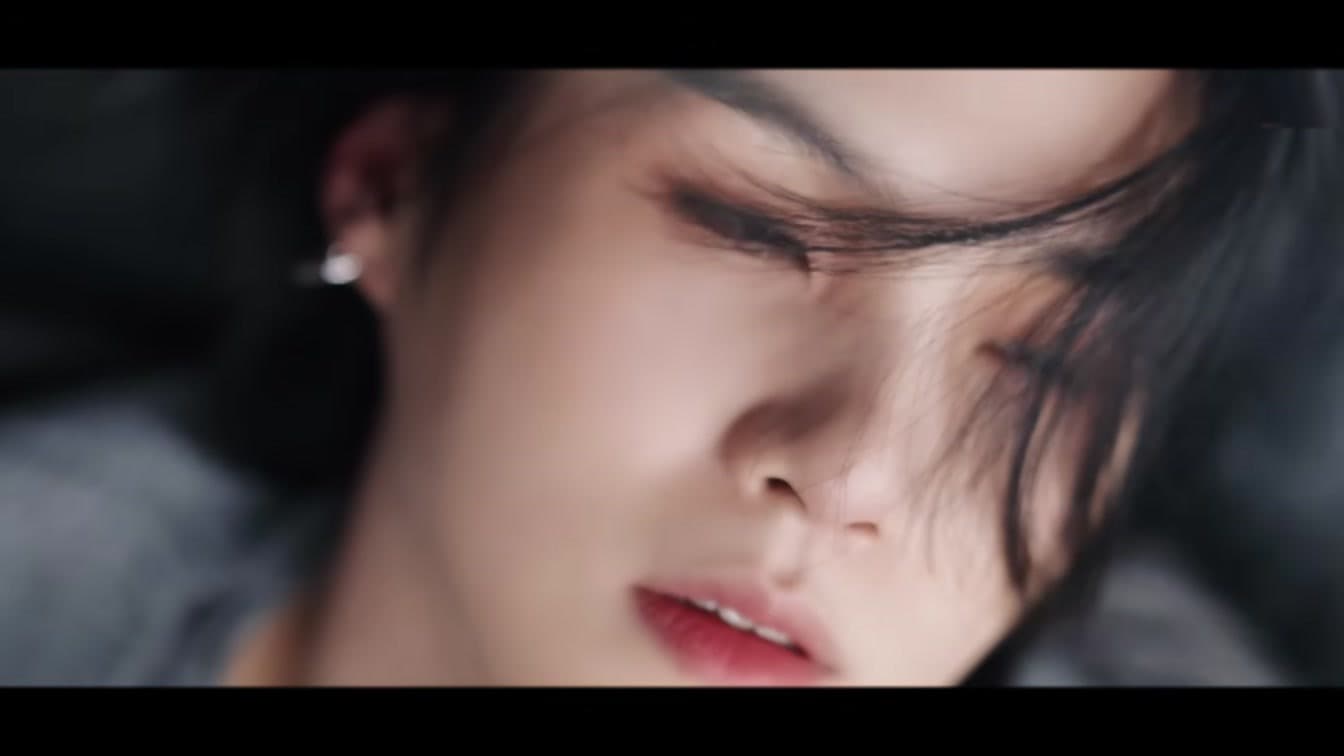 Bagaimana SUGA Menggabungkan Bunyi Purba Korea Dengan K-Pop Moden