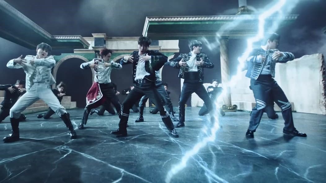 REVERXE EXO Debut dengan 907K Penjualan Minggu Pertama — Lapan Million-Seller dan Jelajah Dunia di Kaki Langit
