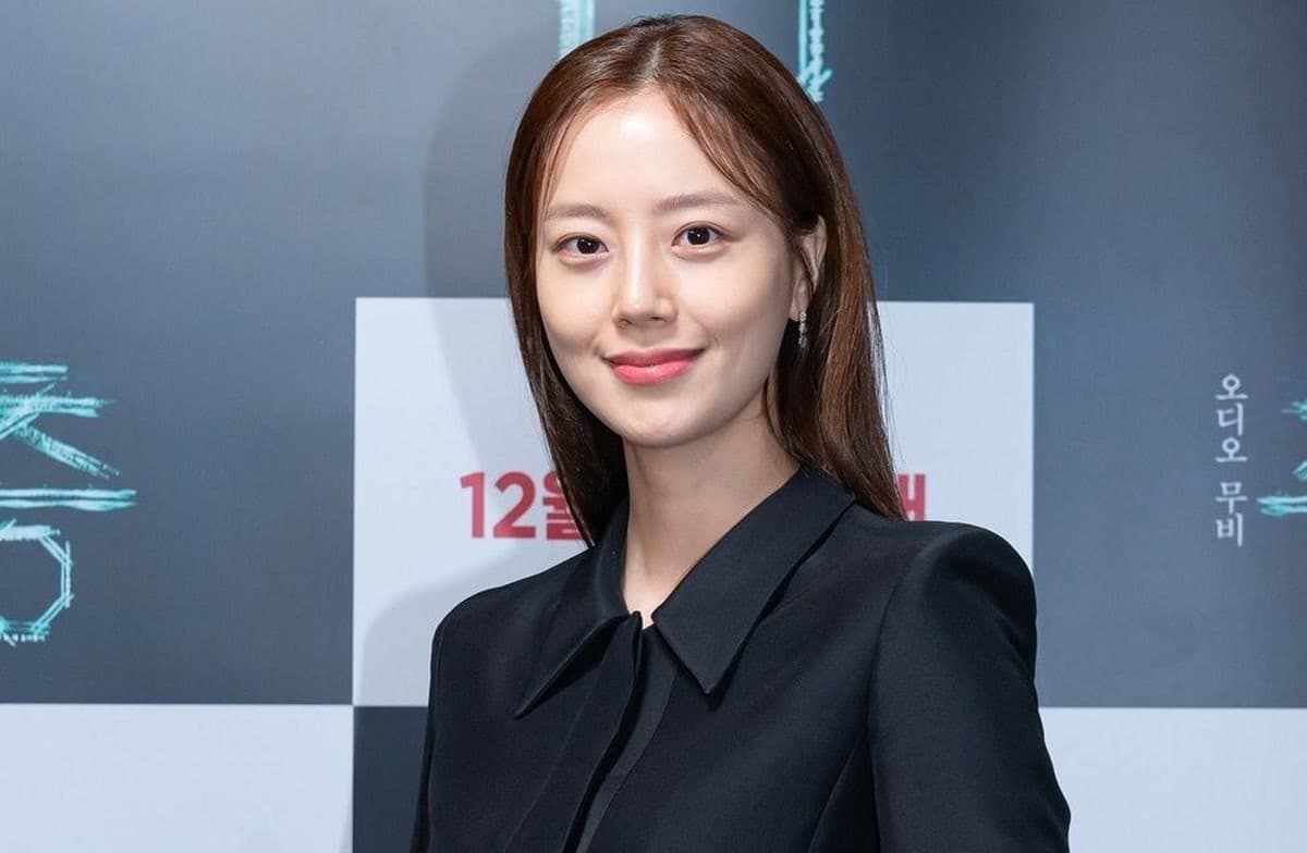 Foto Perkahwinan Moon Chae-won Tonjol Sisi Lebih Dekat